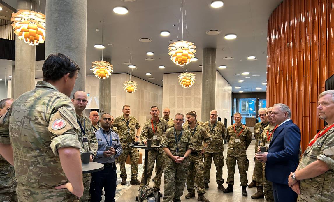 Chefen for Hjemmeværnet, generalmajor Gunner Arpe Nielsen på besøg hos Danske Bank.