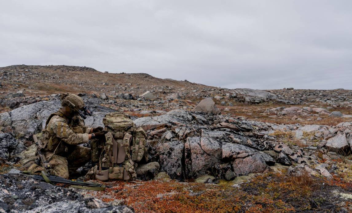 I seks døgn har SSR-soldater opereret omkring Narsarsuaq Lufthavn. Foto: Jonas Vandall.