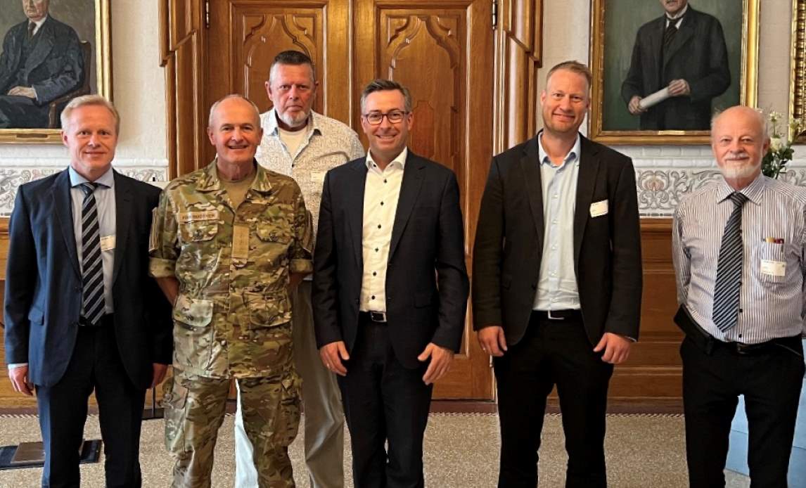Hjemmeværnsfondens bestyrelse, fra venstre næstformand Martin Dahl, bestyrelsesmedlem Finn Bødtker, bestyrelsesmedlem Jørn Kamper Nielsen, formand Hans Andersen, bestyrelsesmedlem Kenneth Nyland, og bestyrelsesmedlem Knud Sander