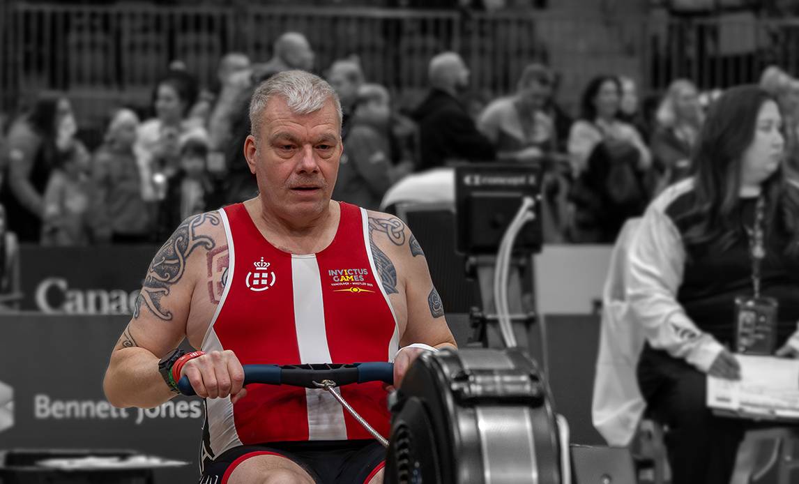 Allan ror på maskine til Invictus Games 2025