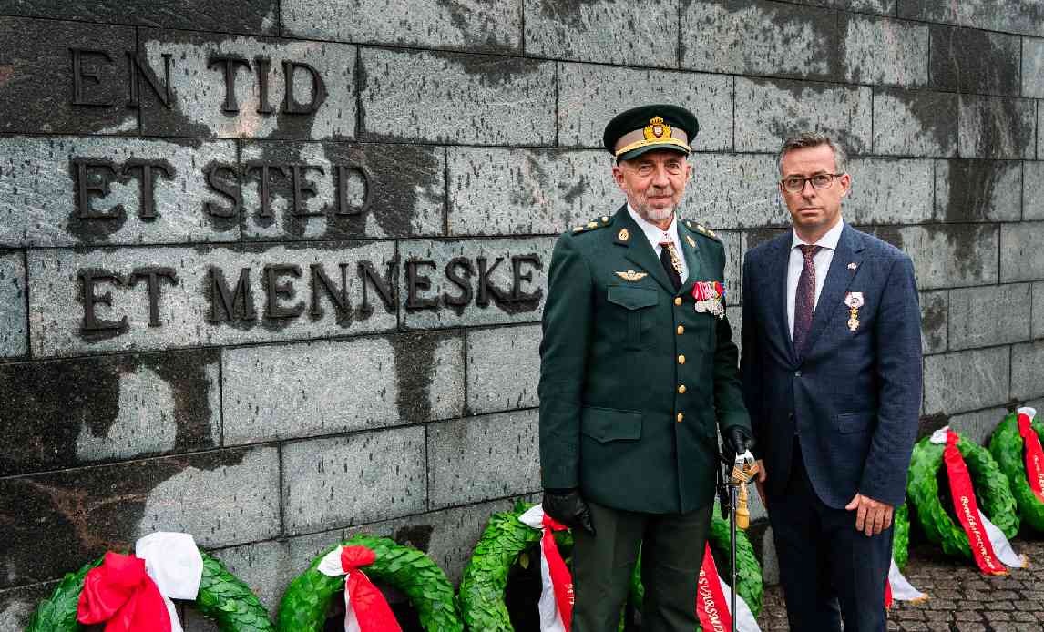 Chefen for Hjemmeværnet og den kommitterede ved flagdagen 2025