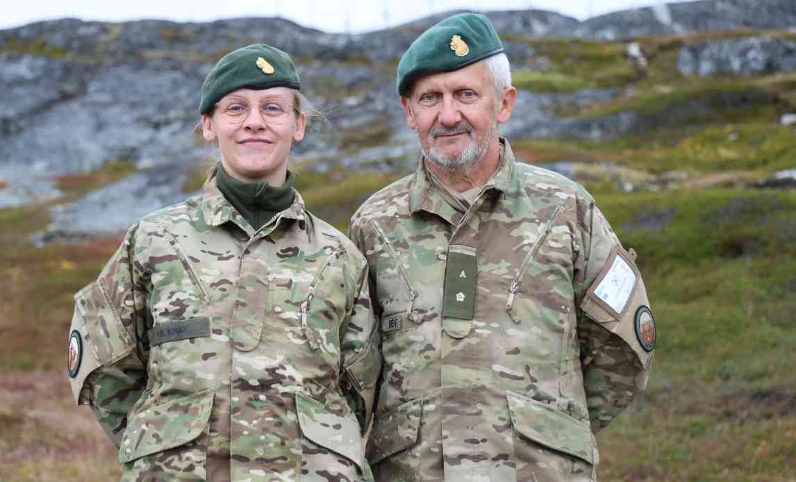 Far og datter på øvelse i Grønland