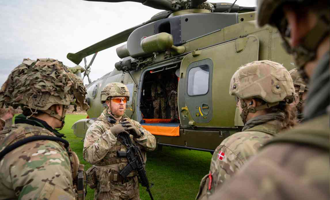 Frivillige hjemmeværnssoldater til øvelse, hvor de underviser værnepligtige.