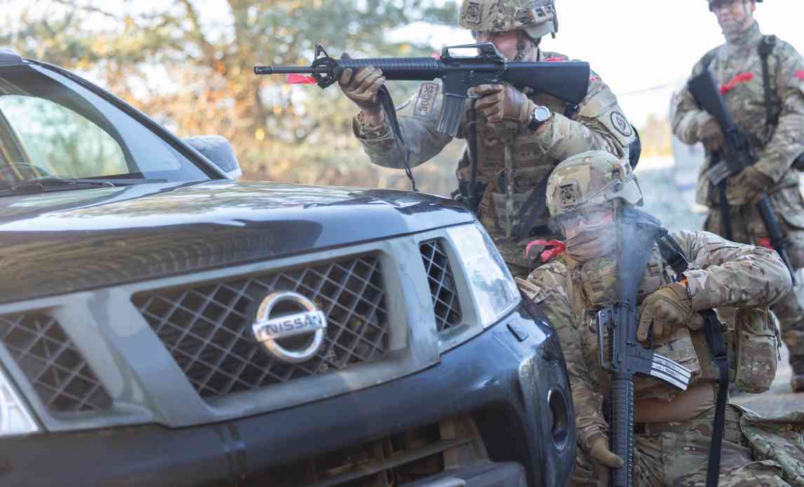 Frivillige fra Flyverhjememværnet under uddannelse til SECFOR