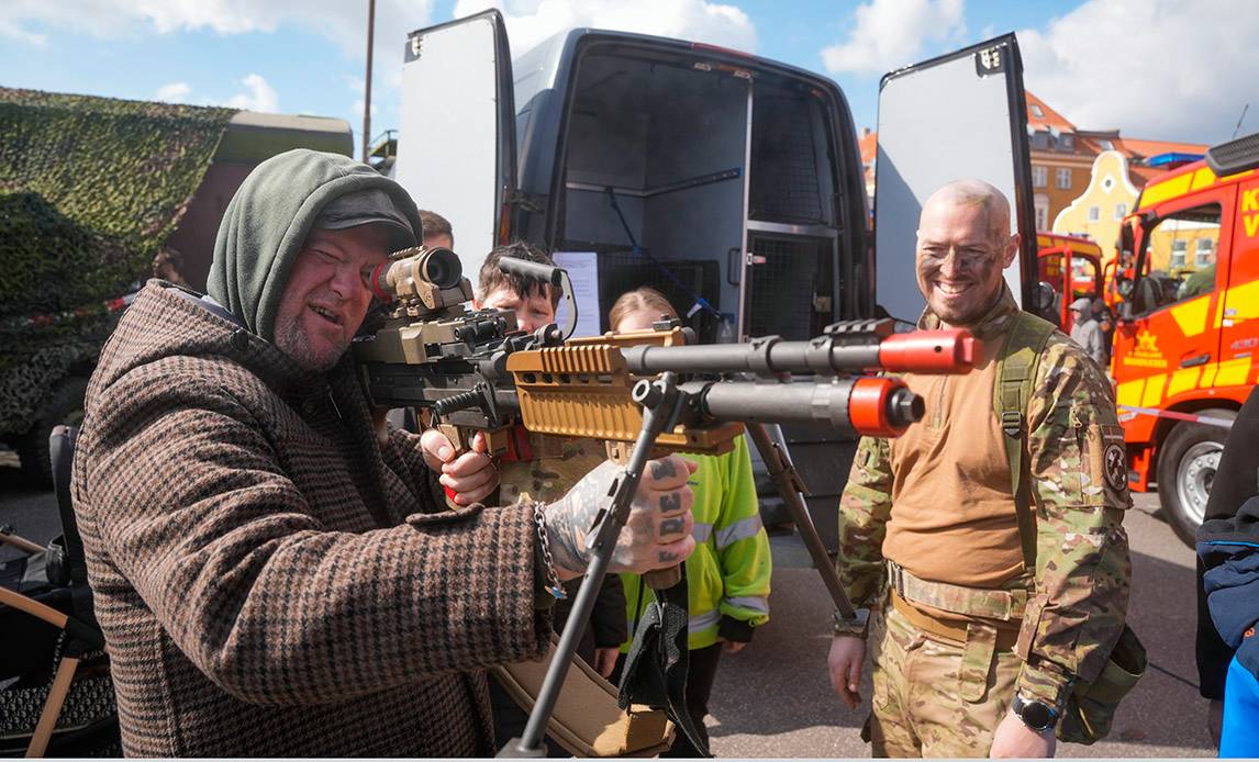 Mere end syv tusinde civile gæster besøgte i år Os i Uniform på Kalundborg Havn