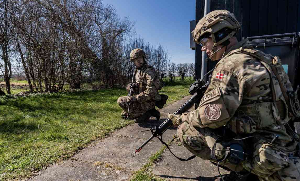 To soldater under øvelsen Gungnir i foråret 2026