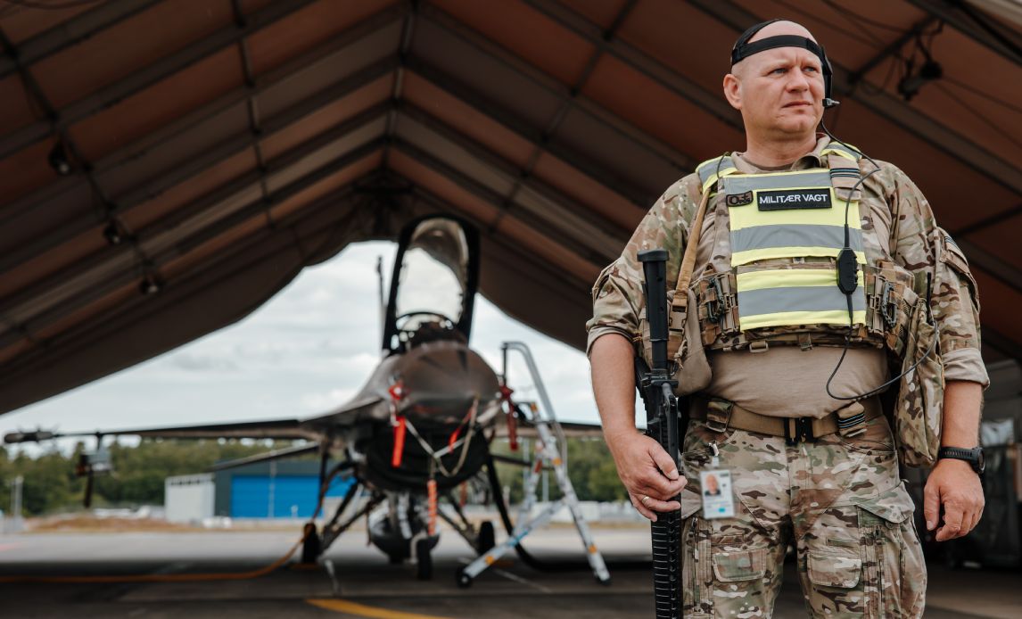 Soldat fra Flyverhjemmeværnet under skarp opgave på Bornholm.